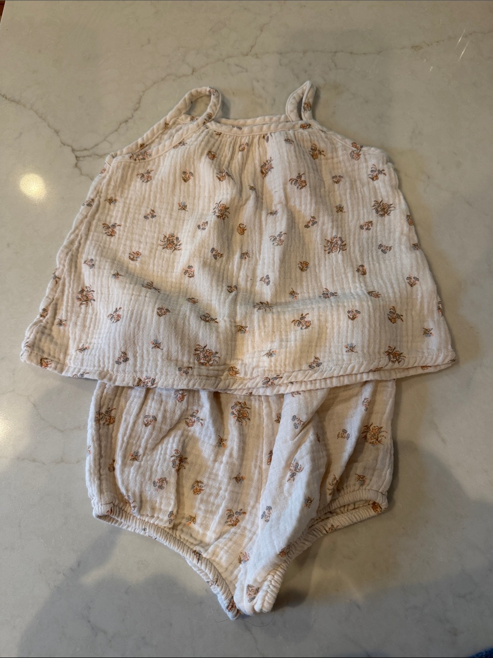 H&M adorables. Cream Floral Diaper Cover Set for Baby Girls